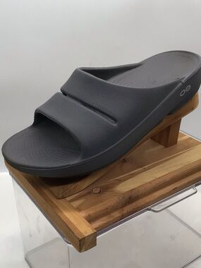 OOFOS OOahh Gray Recovery Slides